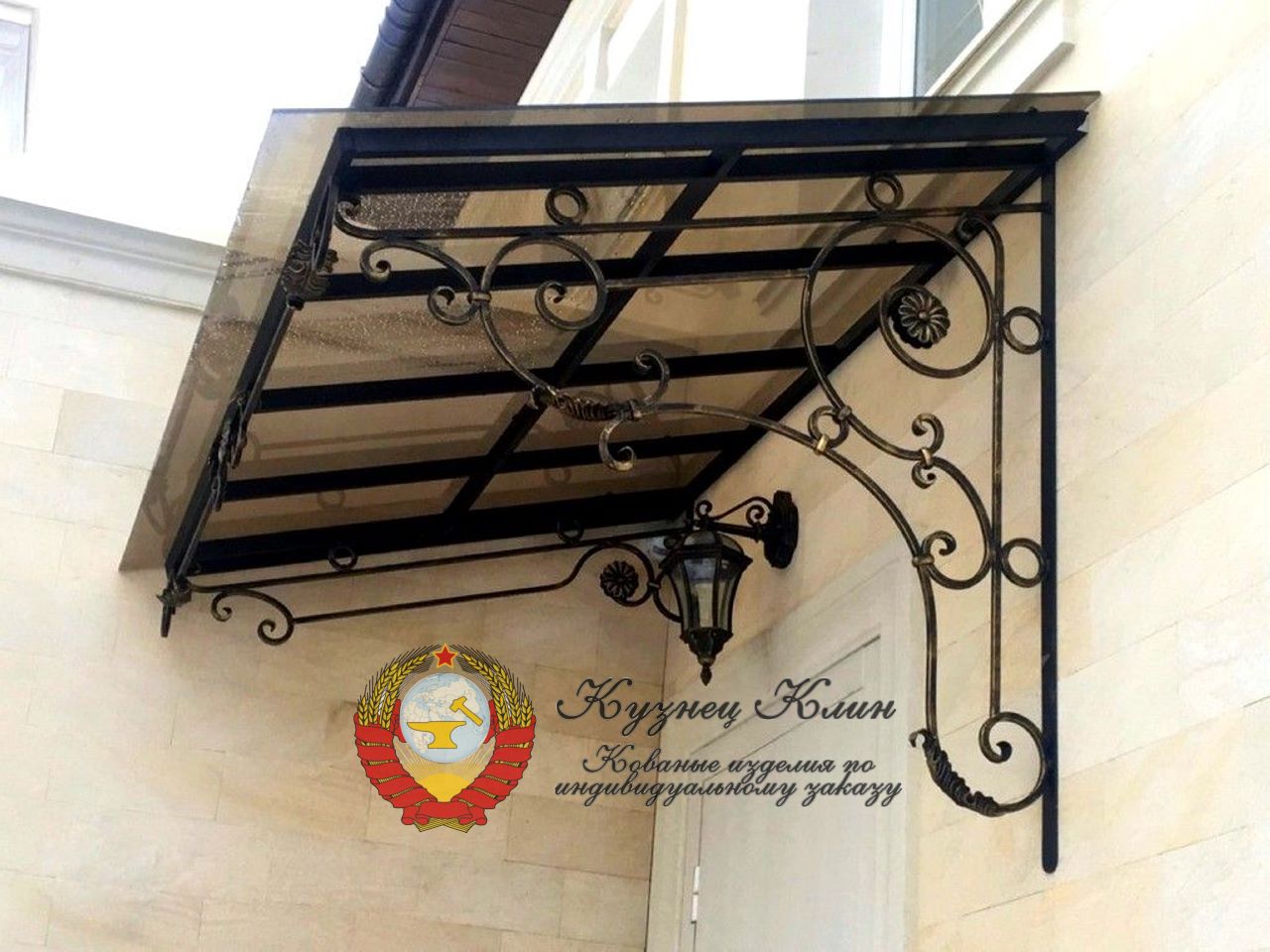 Кованый козырек угловой с монолитным поликарбонатом