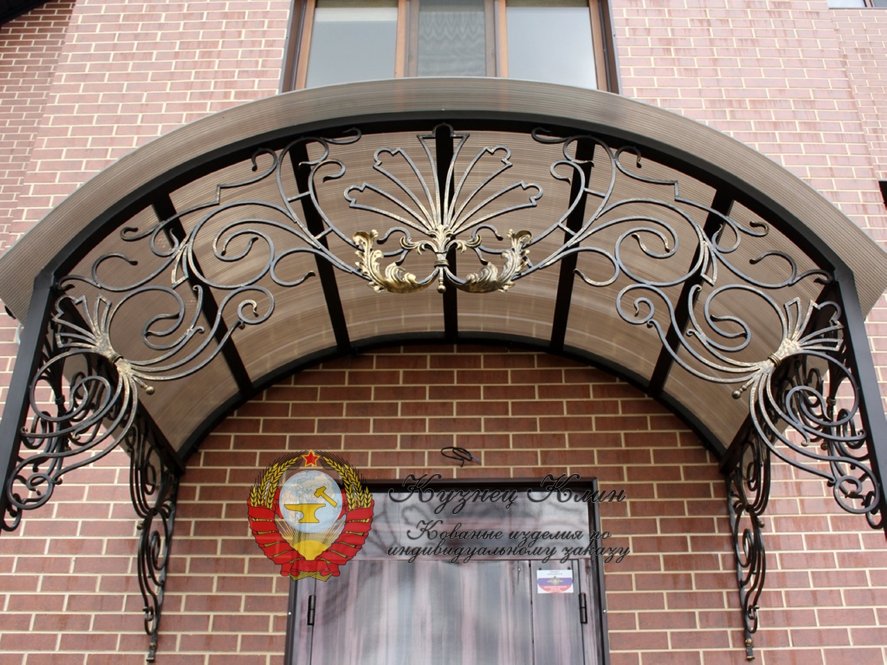 Кованый навес на четырех опорах