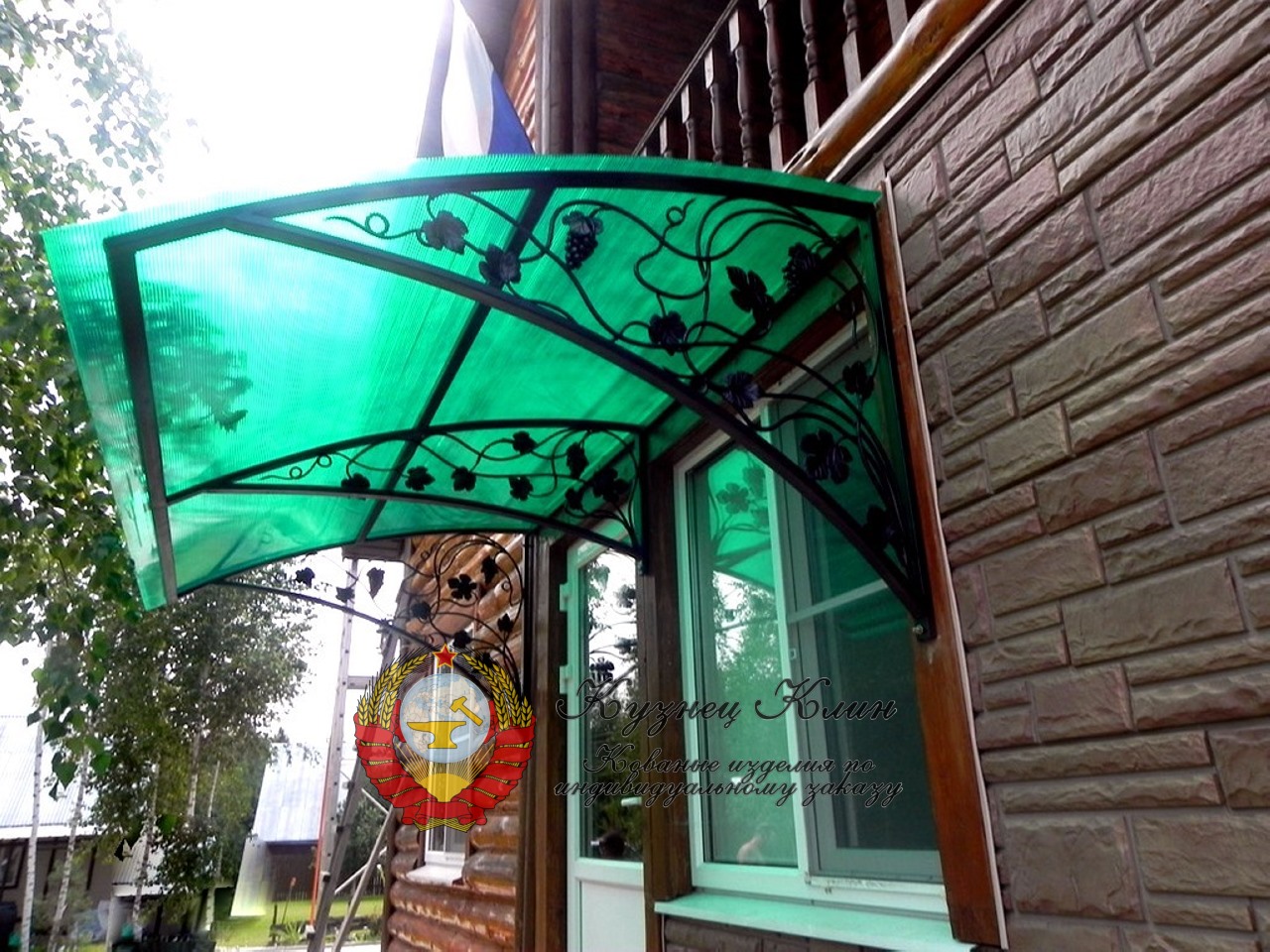 Кованый навес под балконом