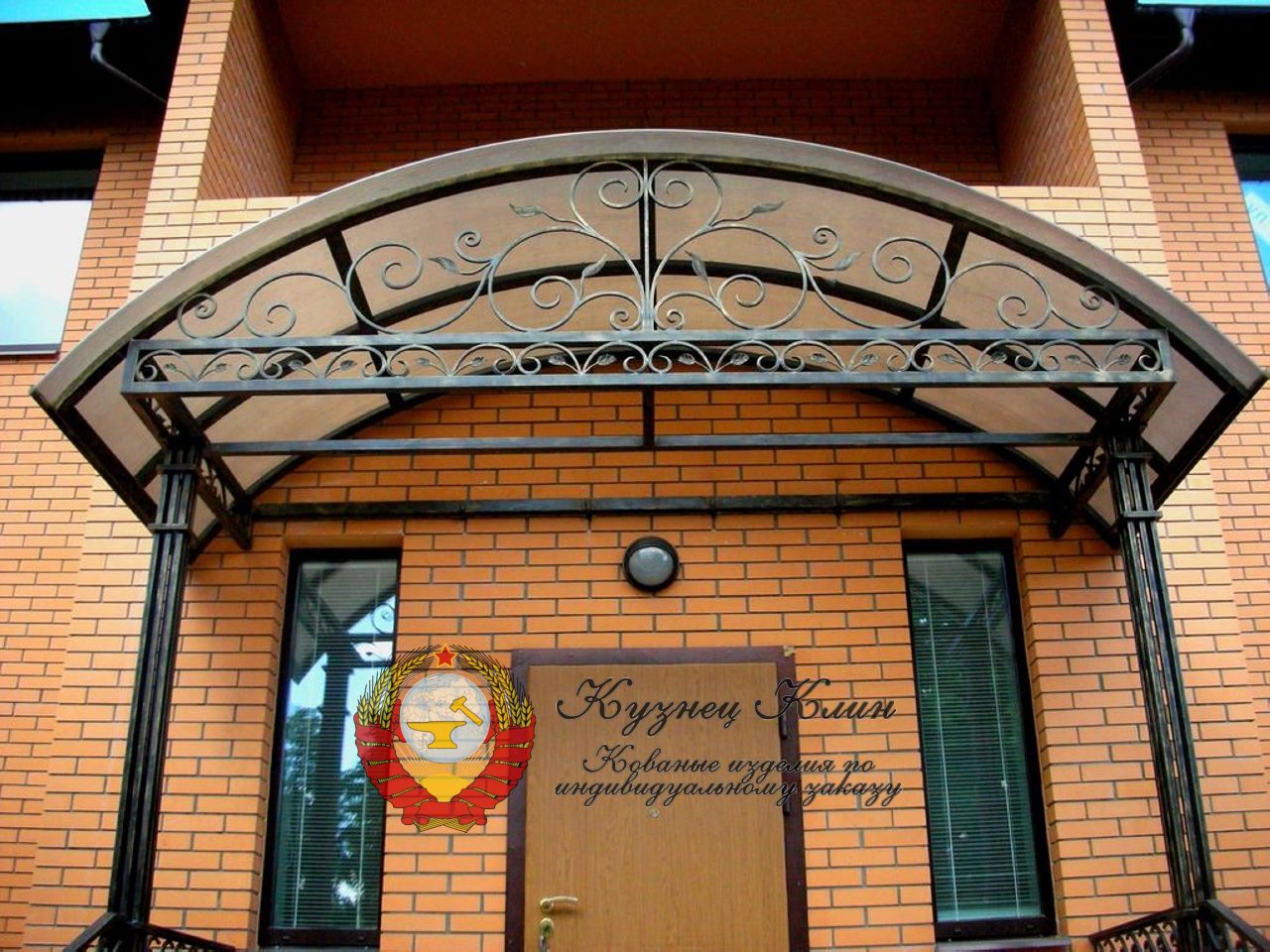 Кованый навес с колоннами