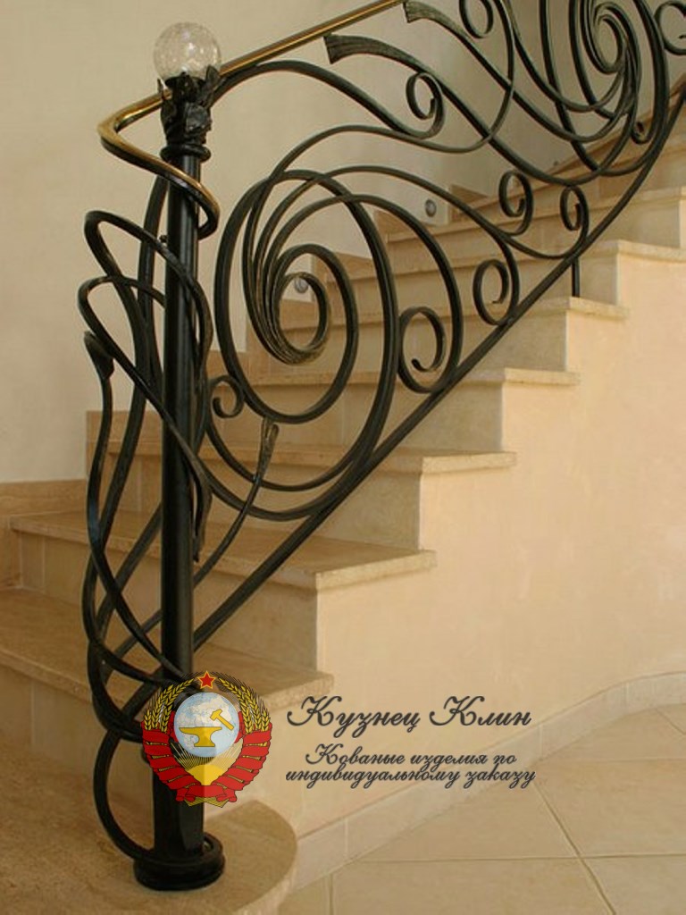 Кованое начало перил модерн