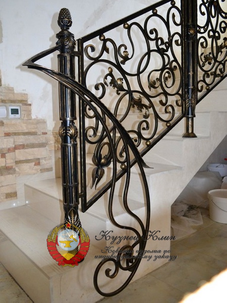 Кованое приглашение с греческим столбом