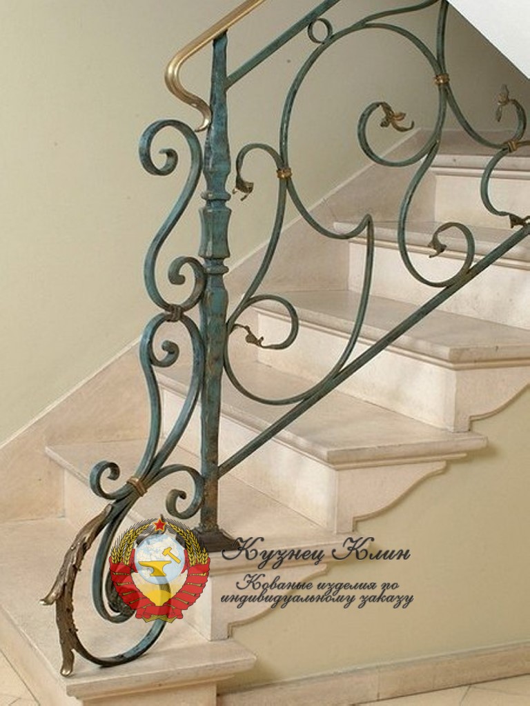 Кованое приглашение с литым столбом