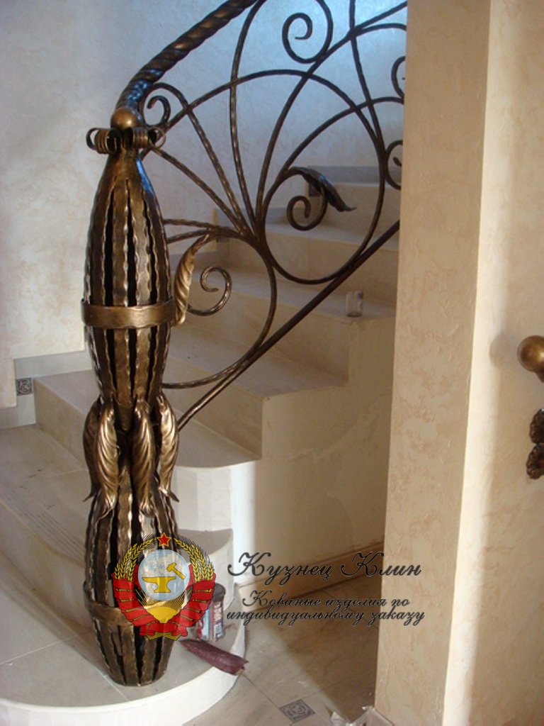 Кованый столб дутый