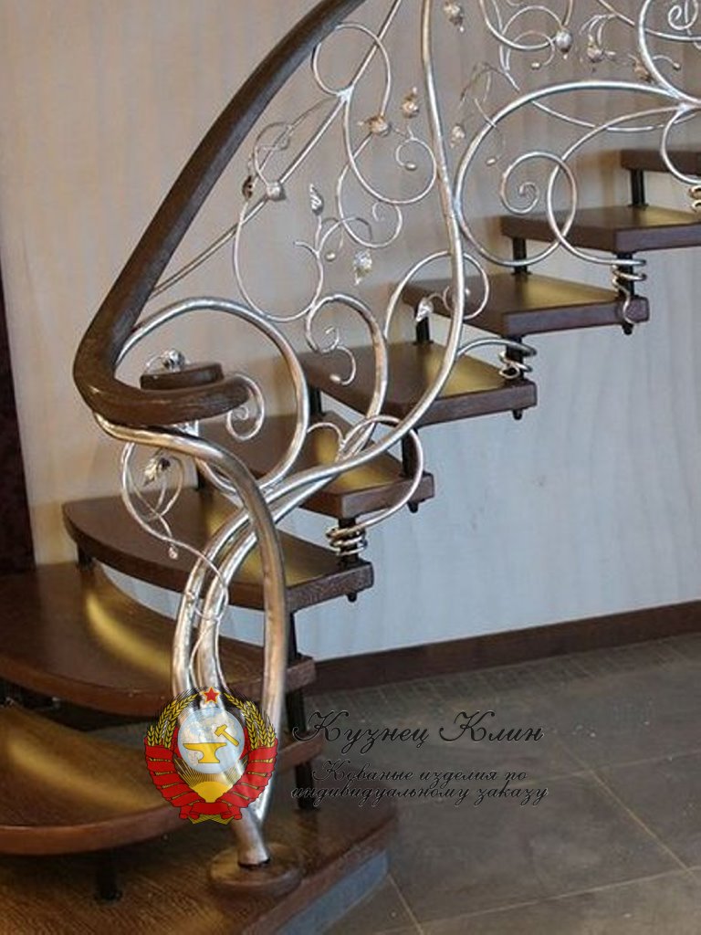 Кованый столб начало перил
