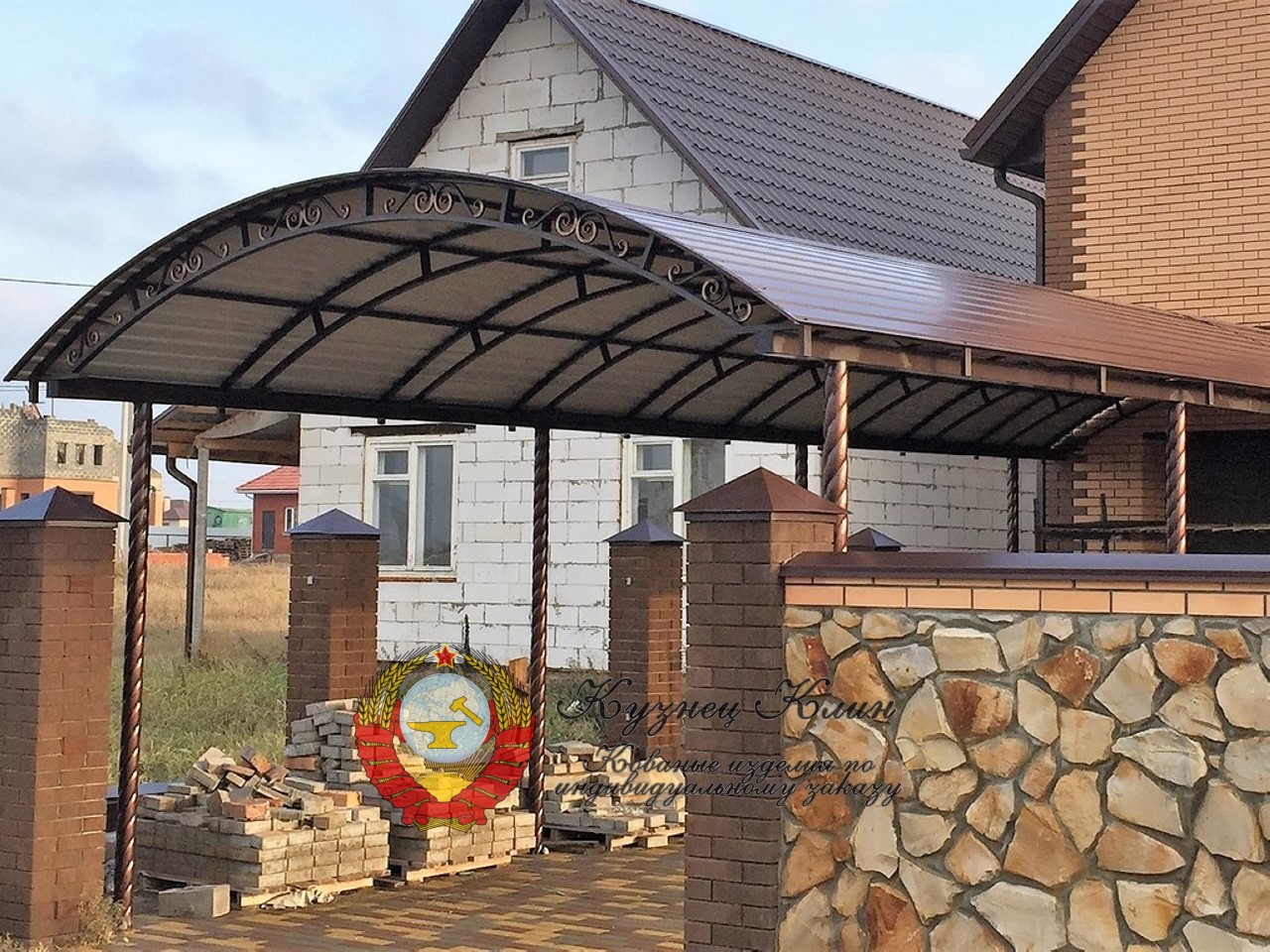 Автонавес с витыми столбами