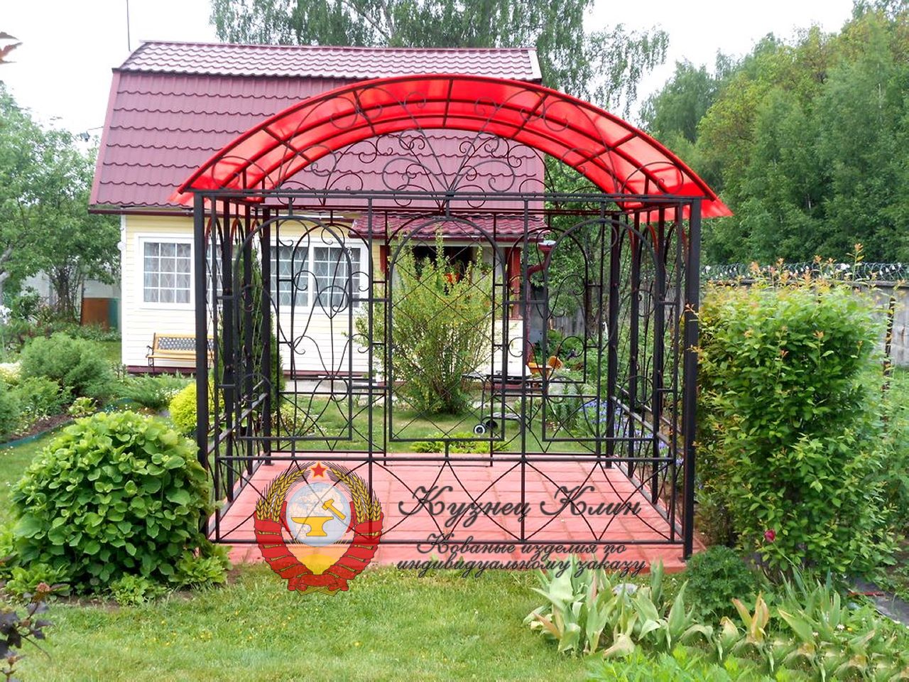 Кованая ажурная беседка