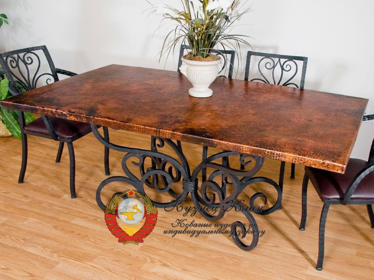 Комплект кованой мебели стол с каменной столешницей и стулья