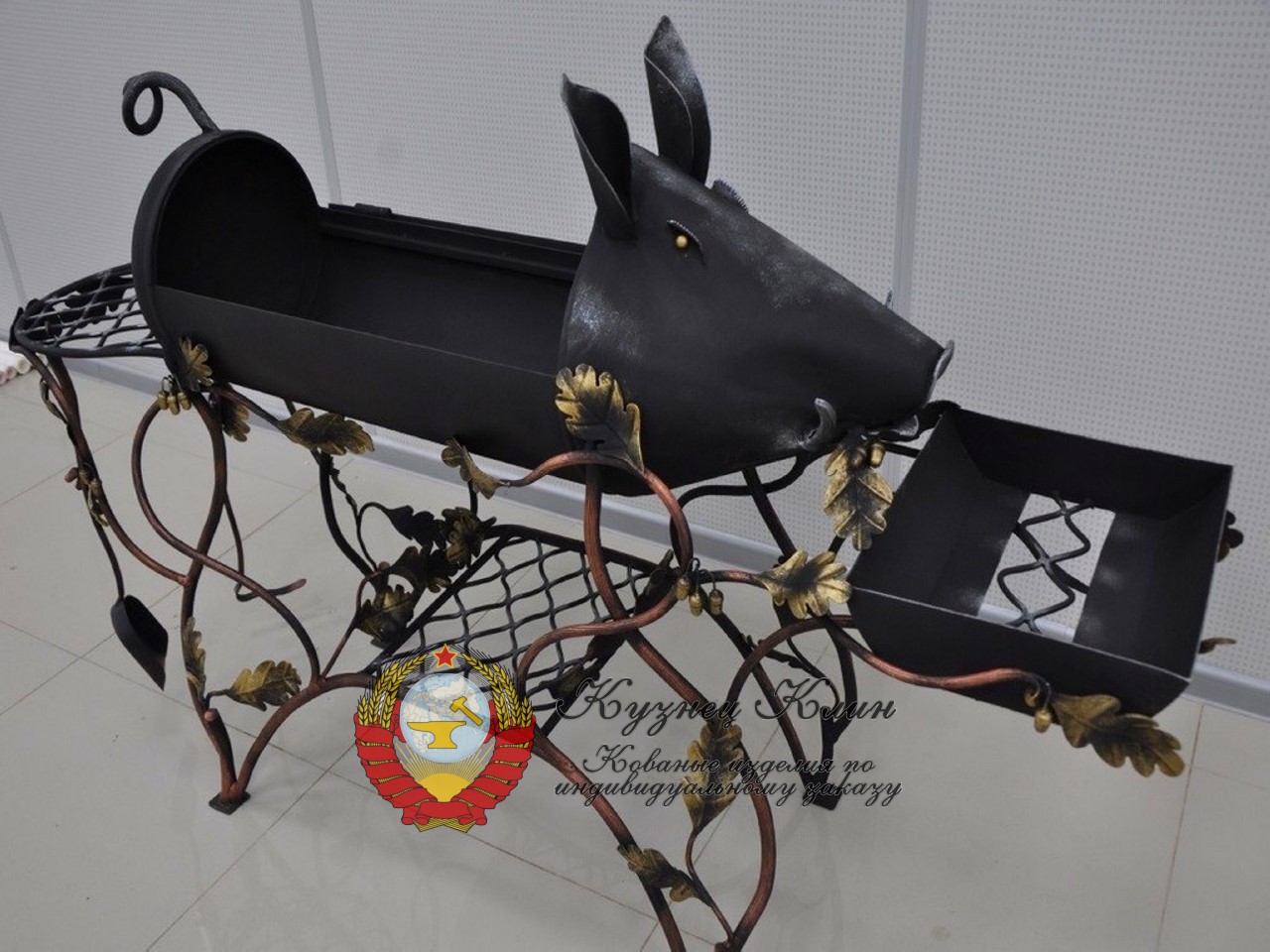 Кованый мангал поросенок с жёлудями