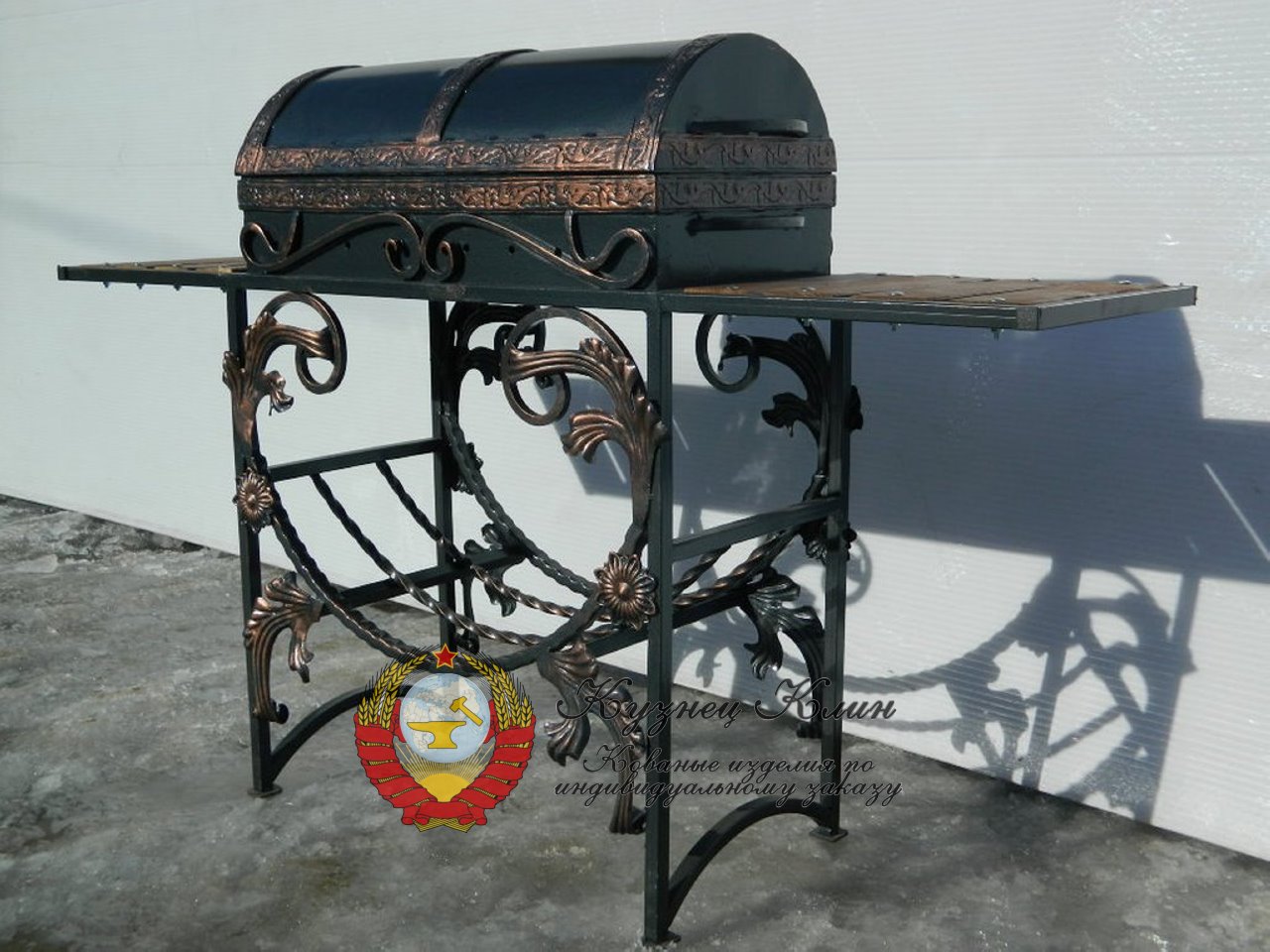 Кованый мангал с дровницей сундук