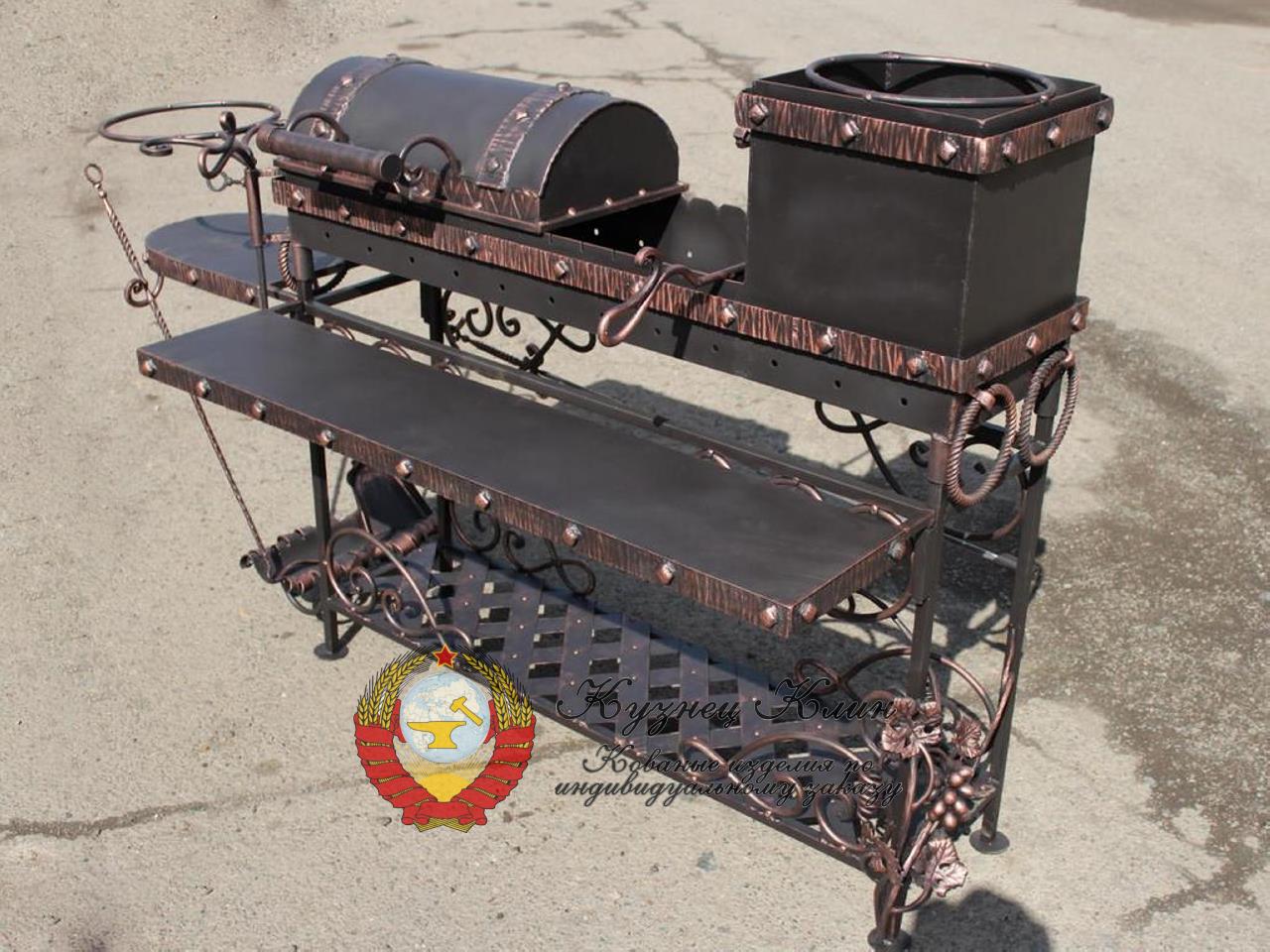Кованый мангал с печкой под казан и столешницей