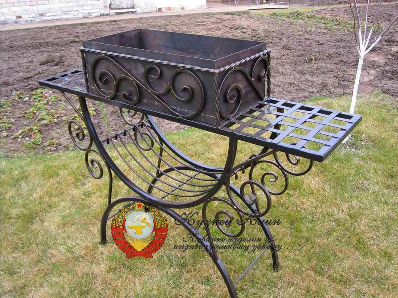Кованый мангал со столом малый