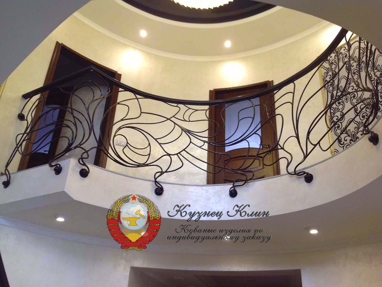 Кованое ограждение балкона в стиле модерн