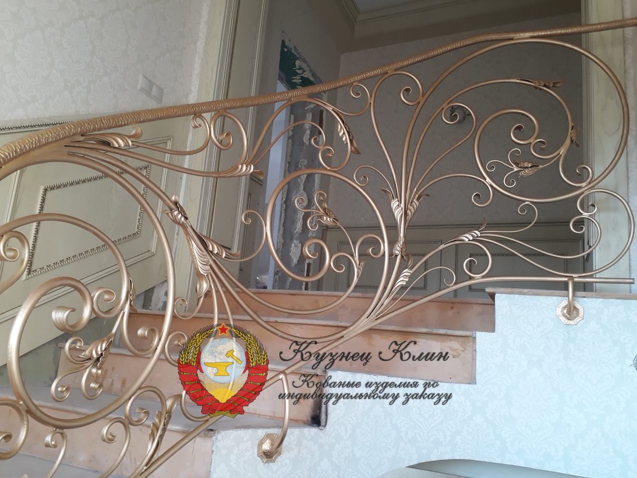 Кованое ограждение лестницы с боковым креплением