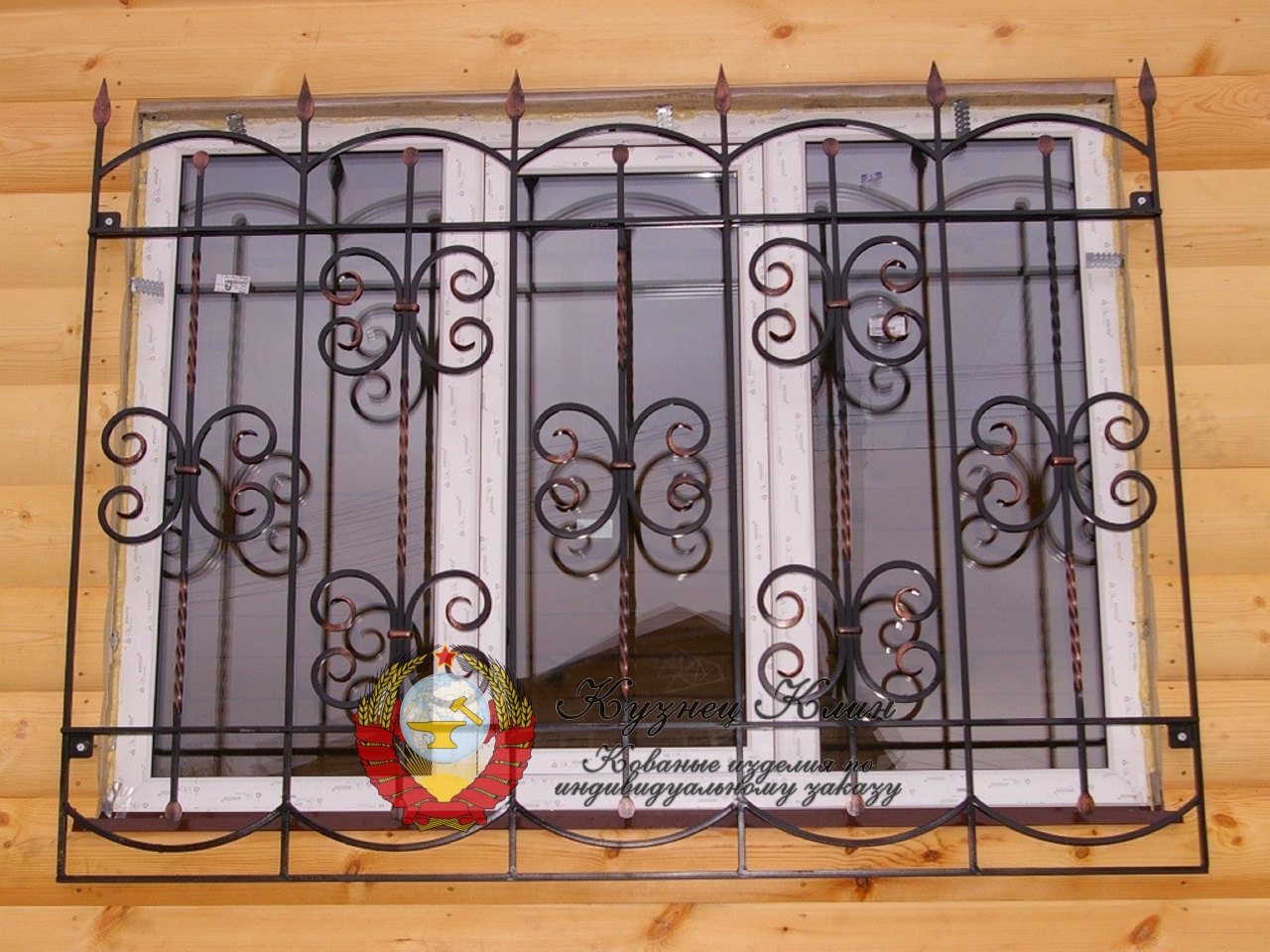 Кованая оконная  решетка для бани