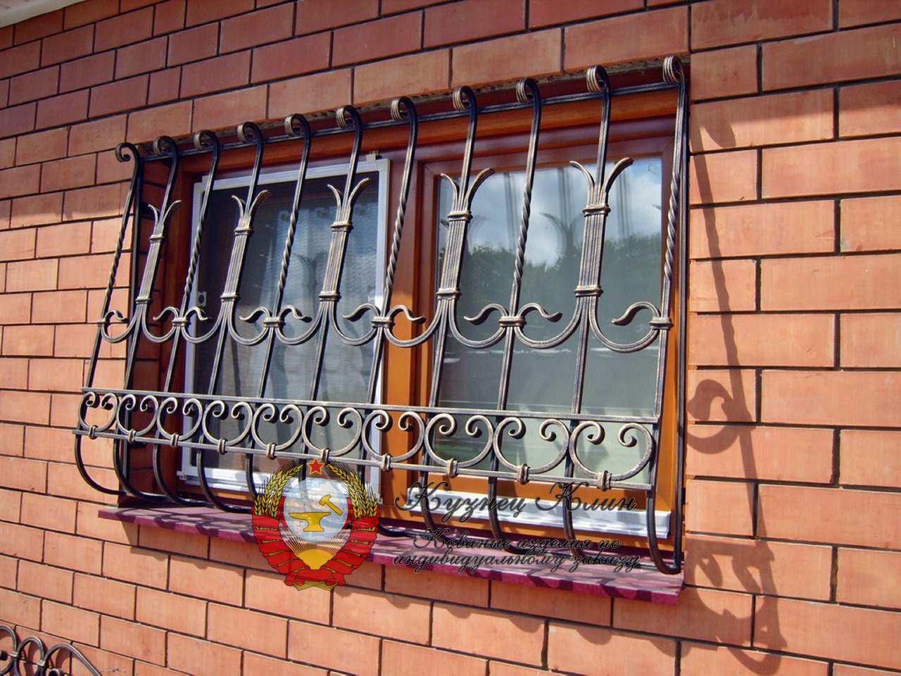 Кованая оконная решётка дутая