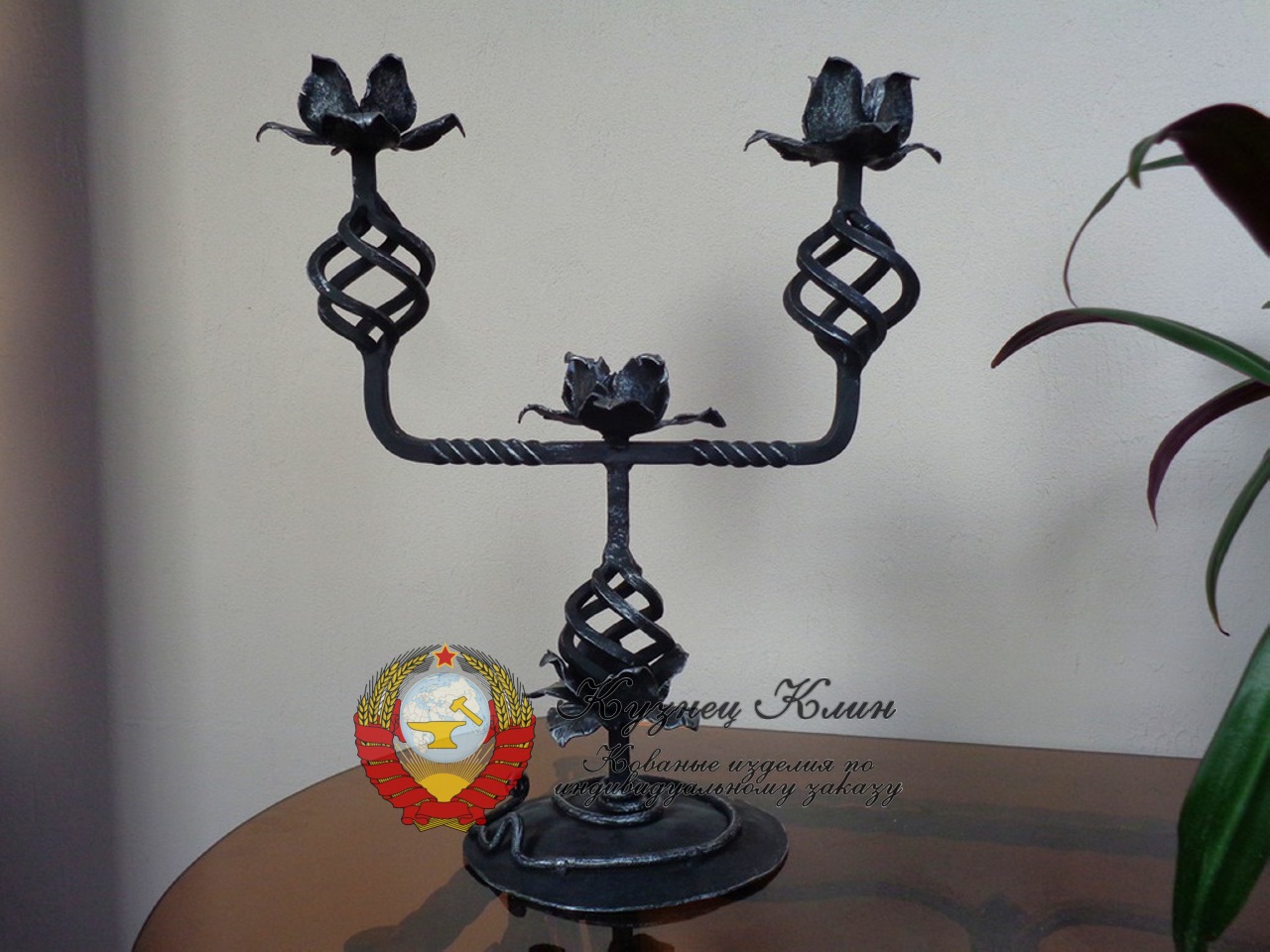Кованый подсвечник с корзинками