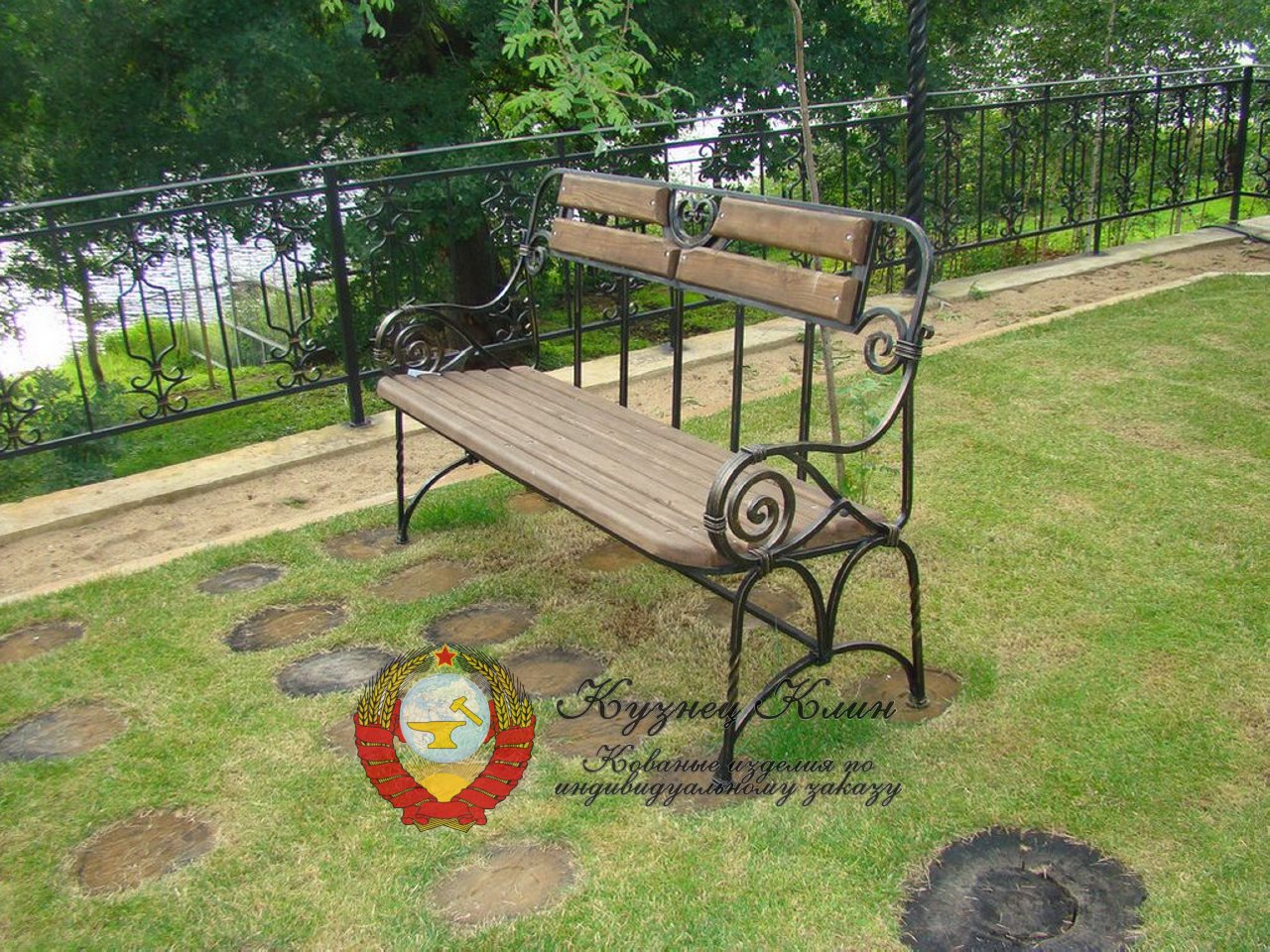 Кованая лавочка для парковых зон