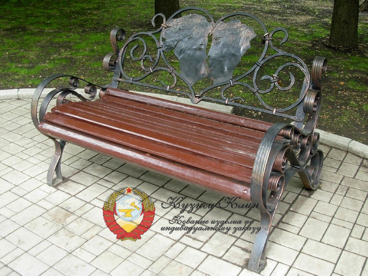 Кованая лавочка для поцелуев