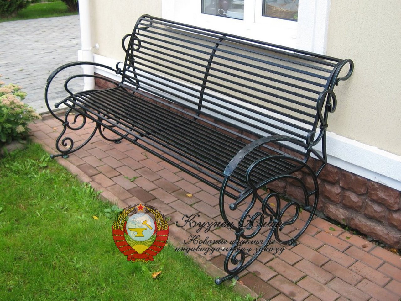 Кованая скамейка с металлическим сидением