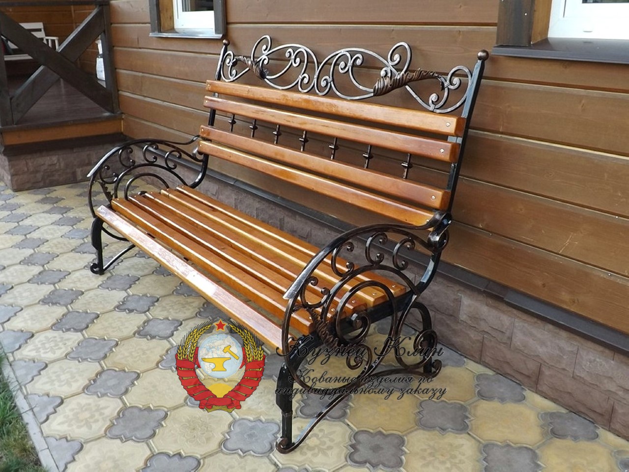 Скамейка кованая с окантовыми листьями