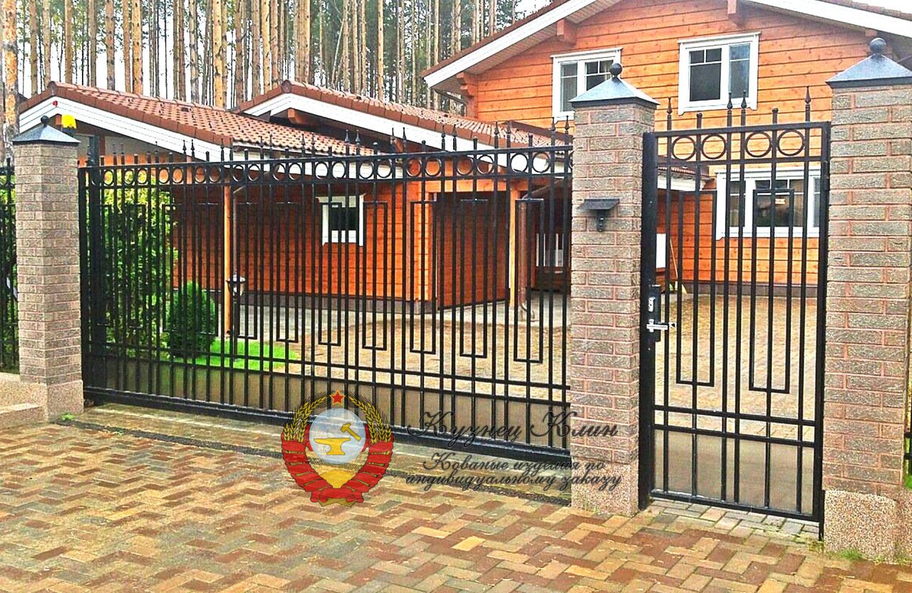 Ворота откатные с простым геометрическим рисунком