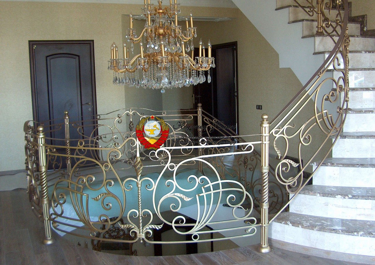 006 Кованые перила цвет золото матовое