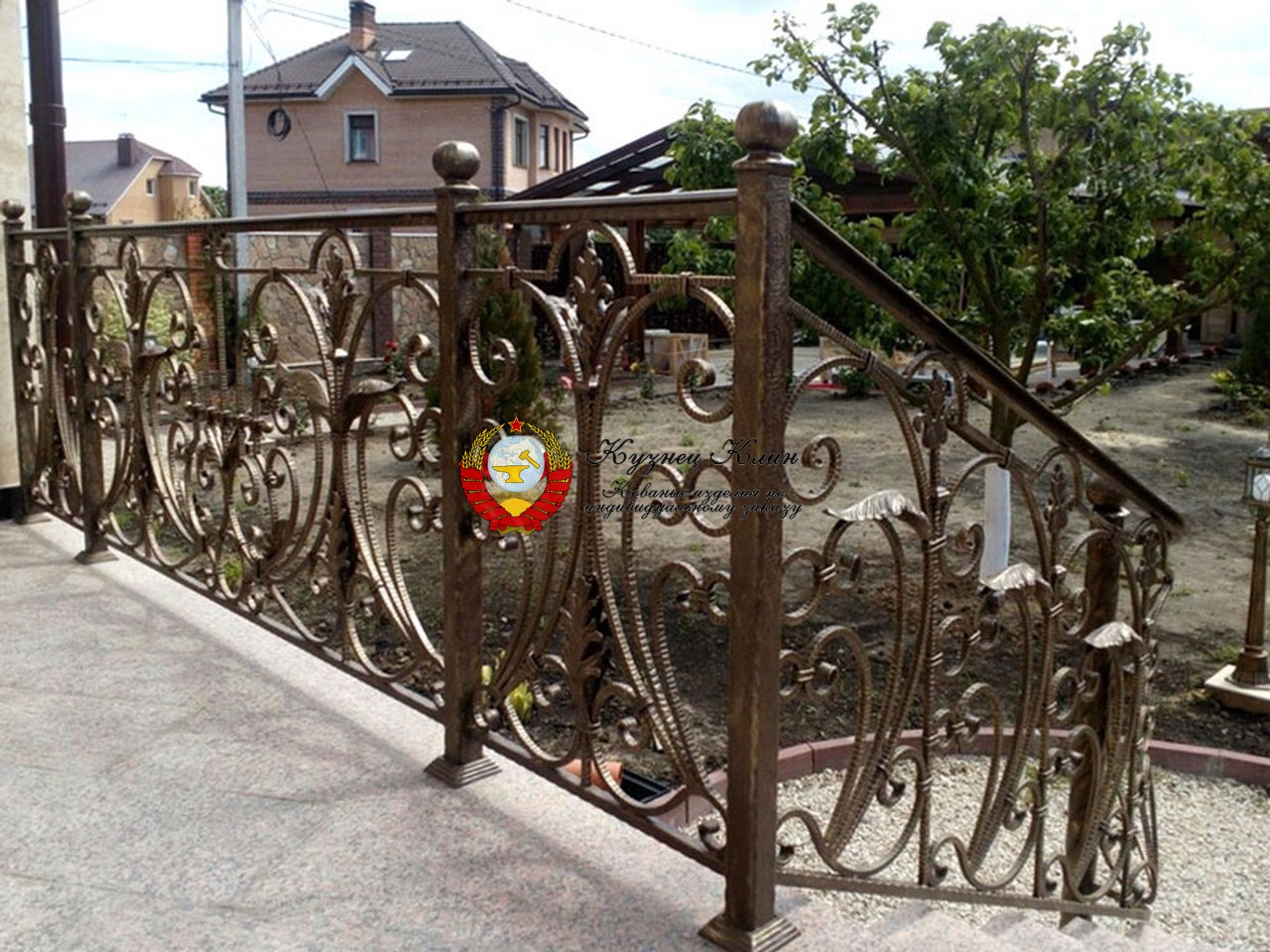 008 Кованые перила цвет коричневый и патина бронза золотая