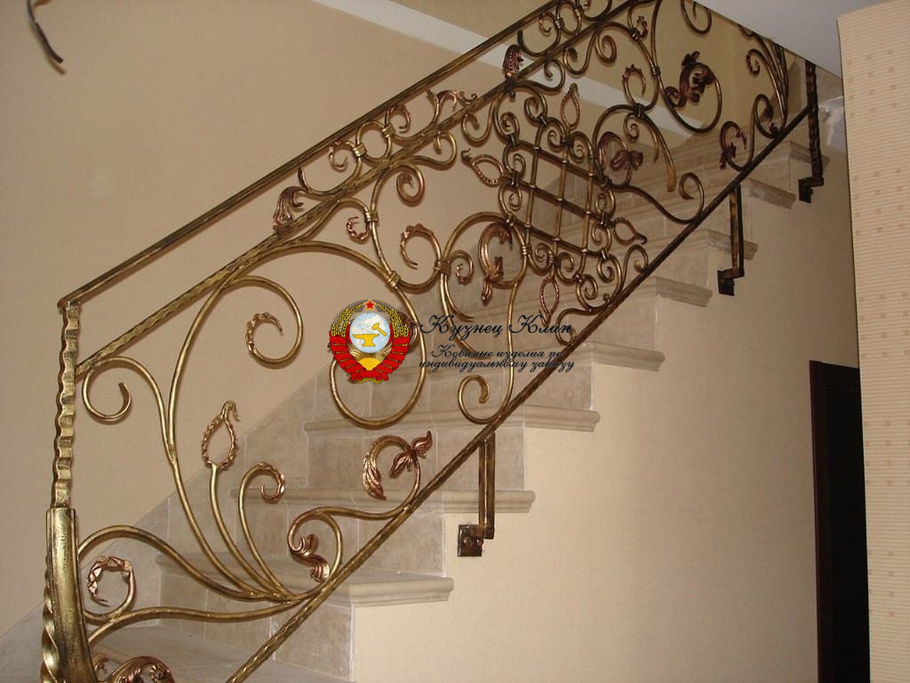 011 Кованые перила цвет медный и патина золотая