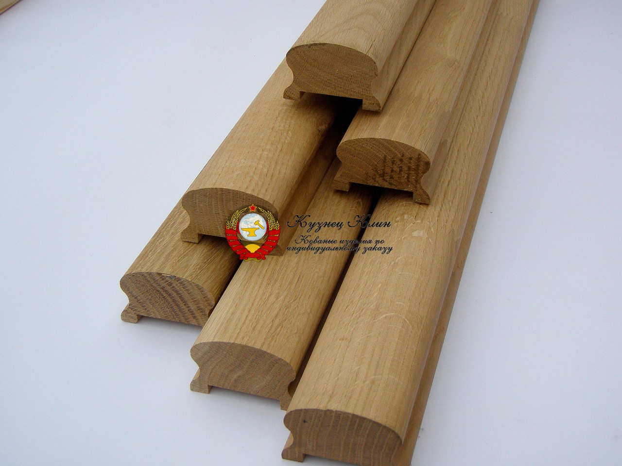 021 Поручень на кованые перила сосна, ясень, дуб натуральный цвет